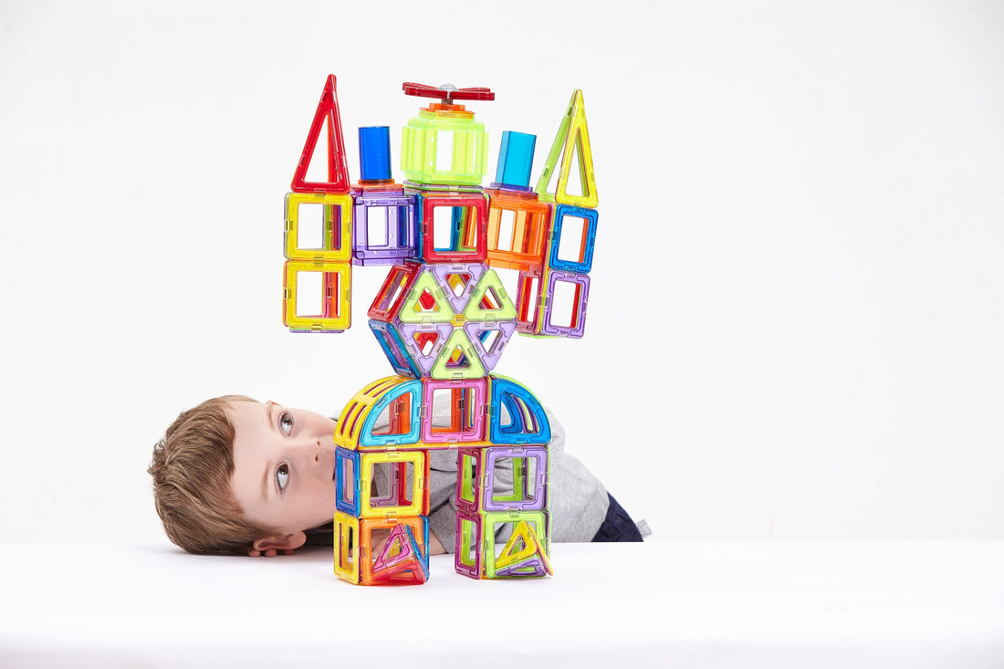 A Kid and A Robot Made by Magnetic Blocks